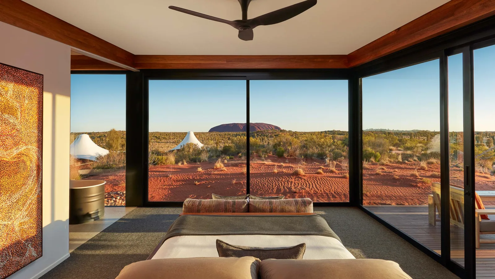 Una tenda di Longitude 131° con la vista su Uluru